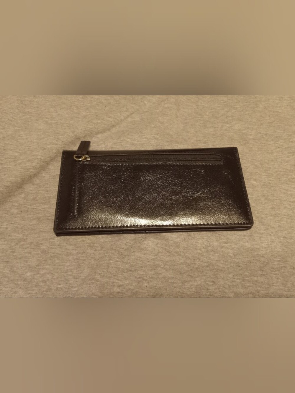 Ladies Sleek Black Leather Zip Wallet.   Faux Leather